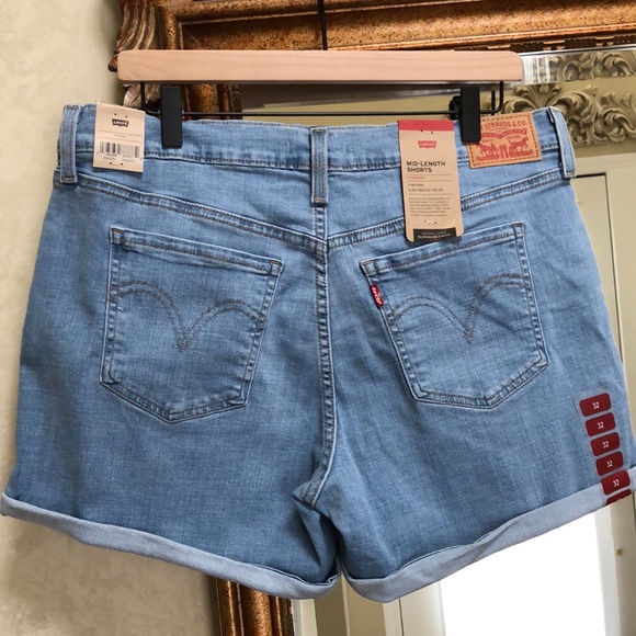 New Levis Women’s Mid-length shorts.  Size 14/W32. - Picture 15 of 16